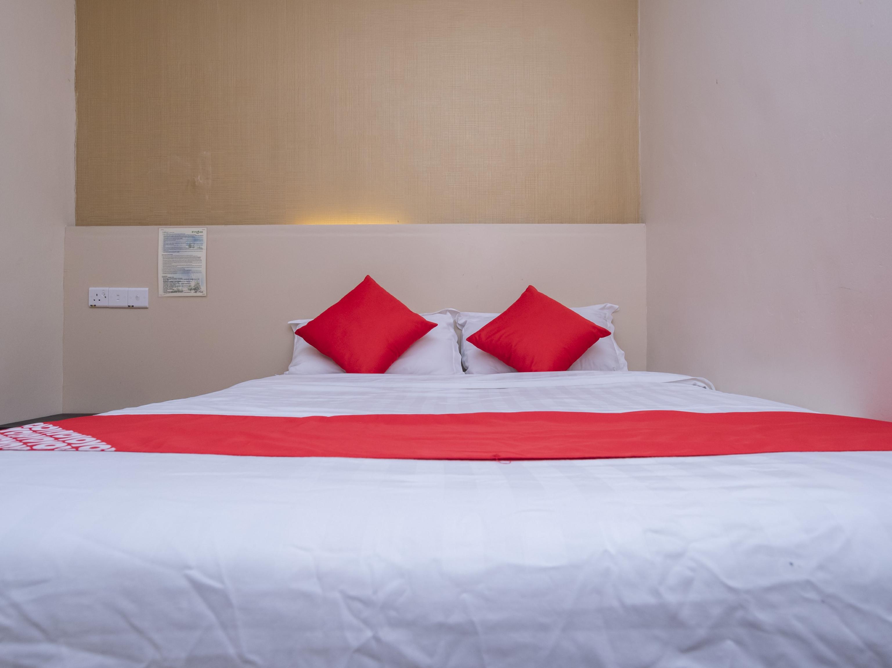 D'pinetrees Hotel 2*