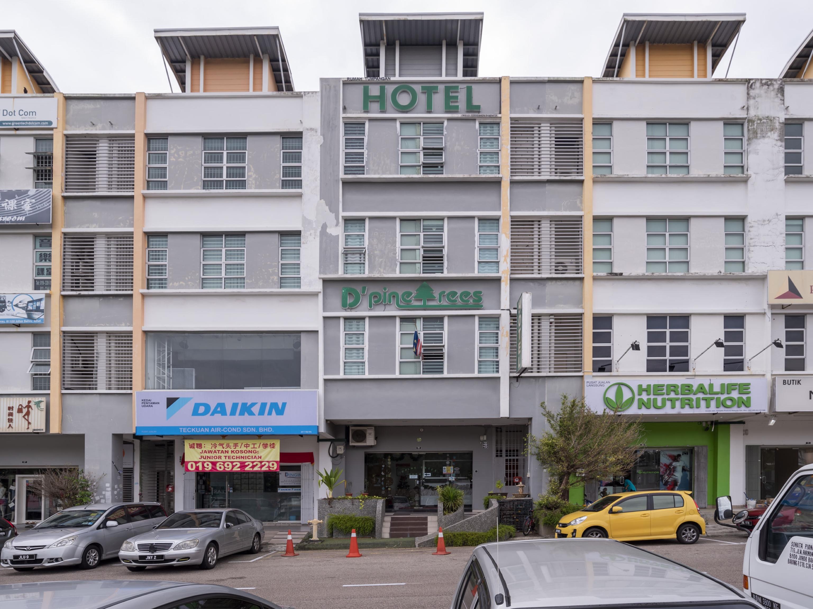 D'pinetrees Hotel 2*