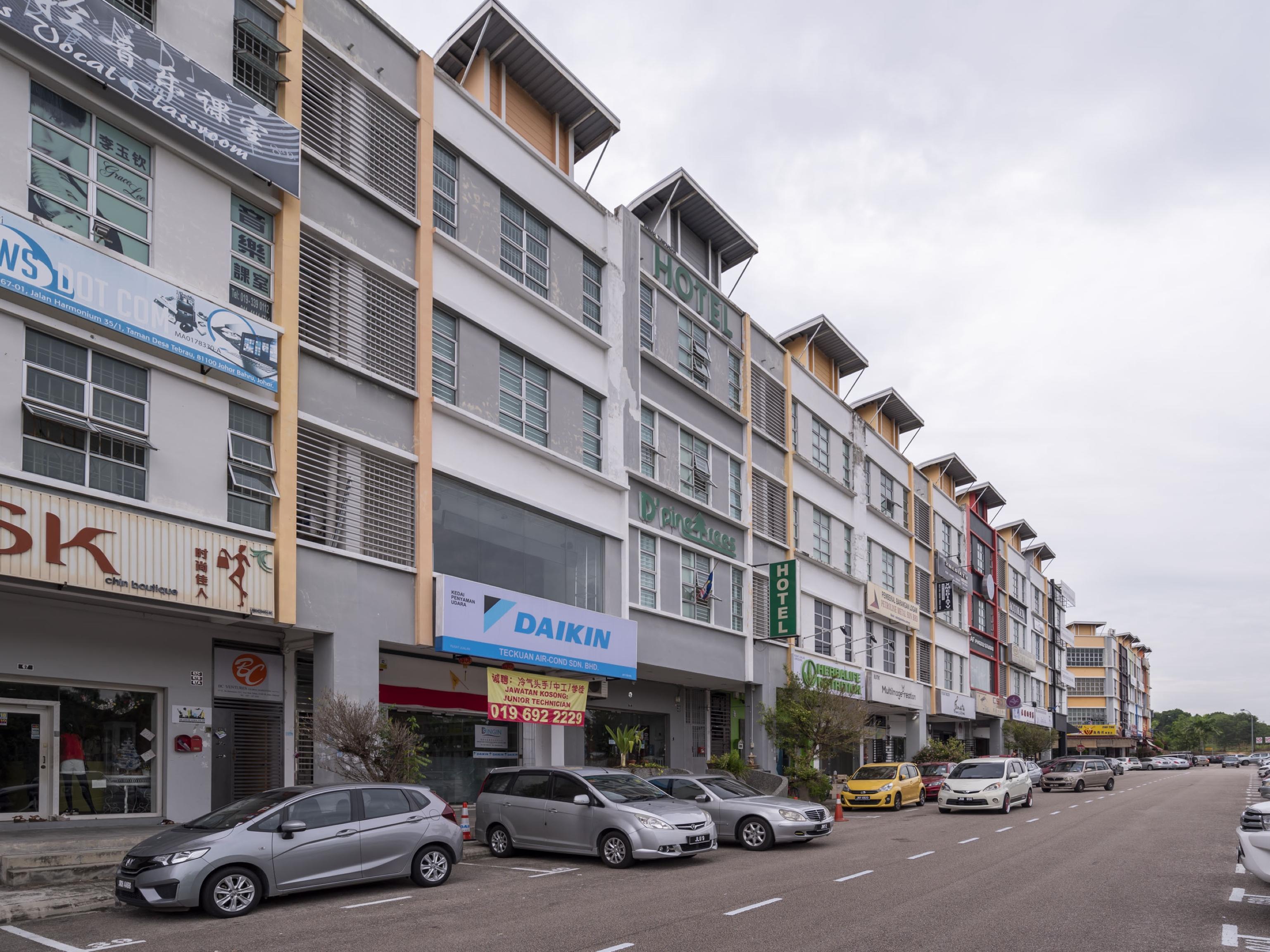 D'pinetrees Hotel