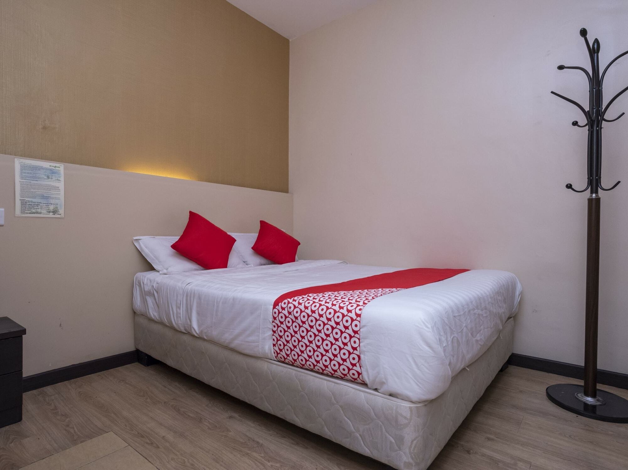Hotel D'pinetrees 2*